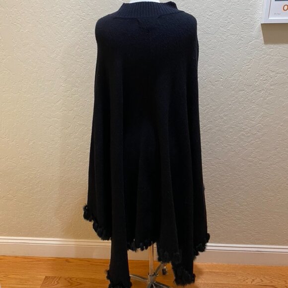 Jones NY Black boucle wool poncho with angora trim - Picture 6 of 13